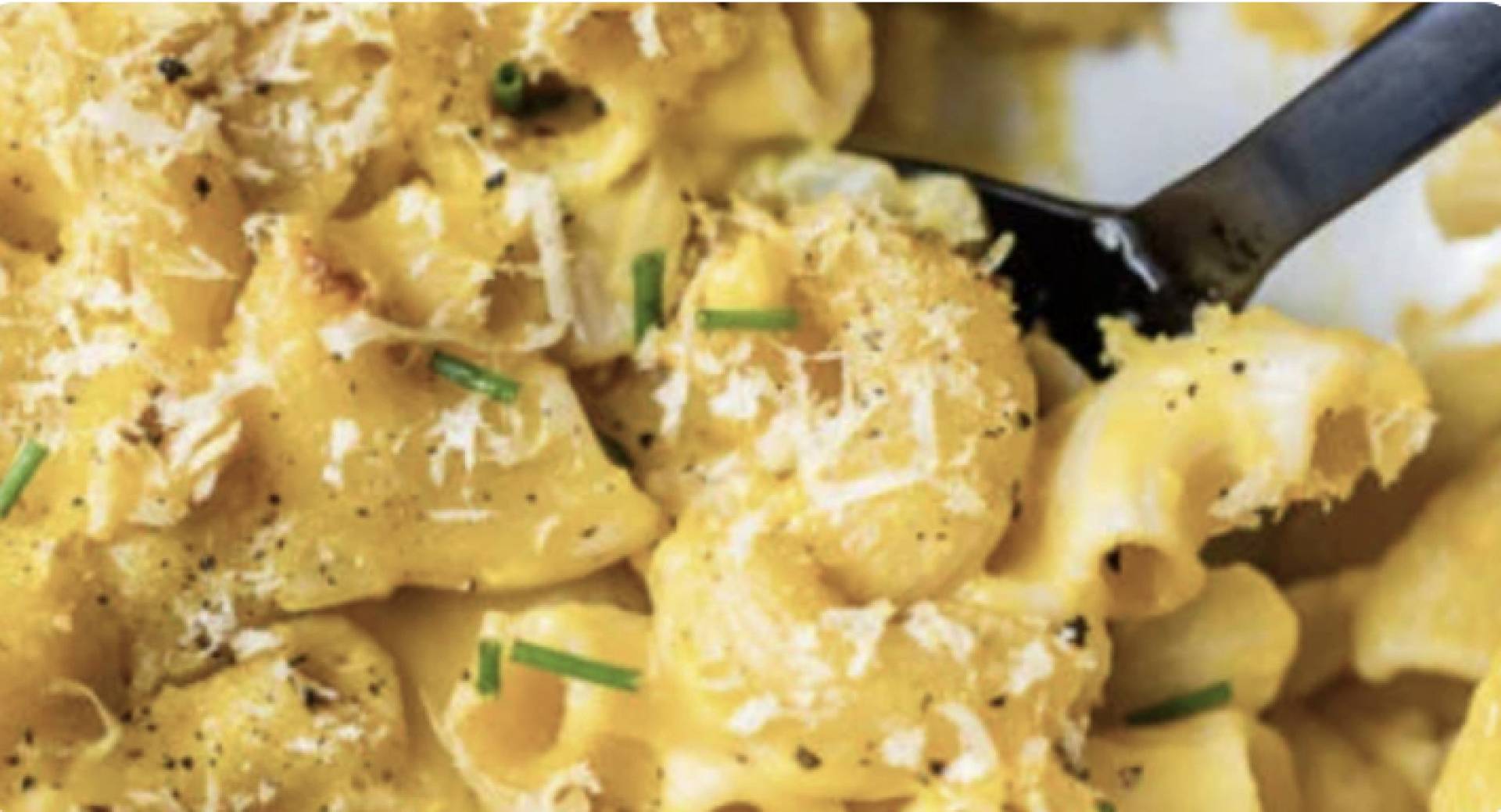 Gluten Free Sharp Cheddar and Chive Mac & Cheese (Feeds 6-8)