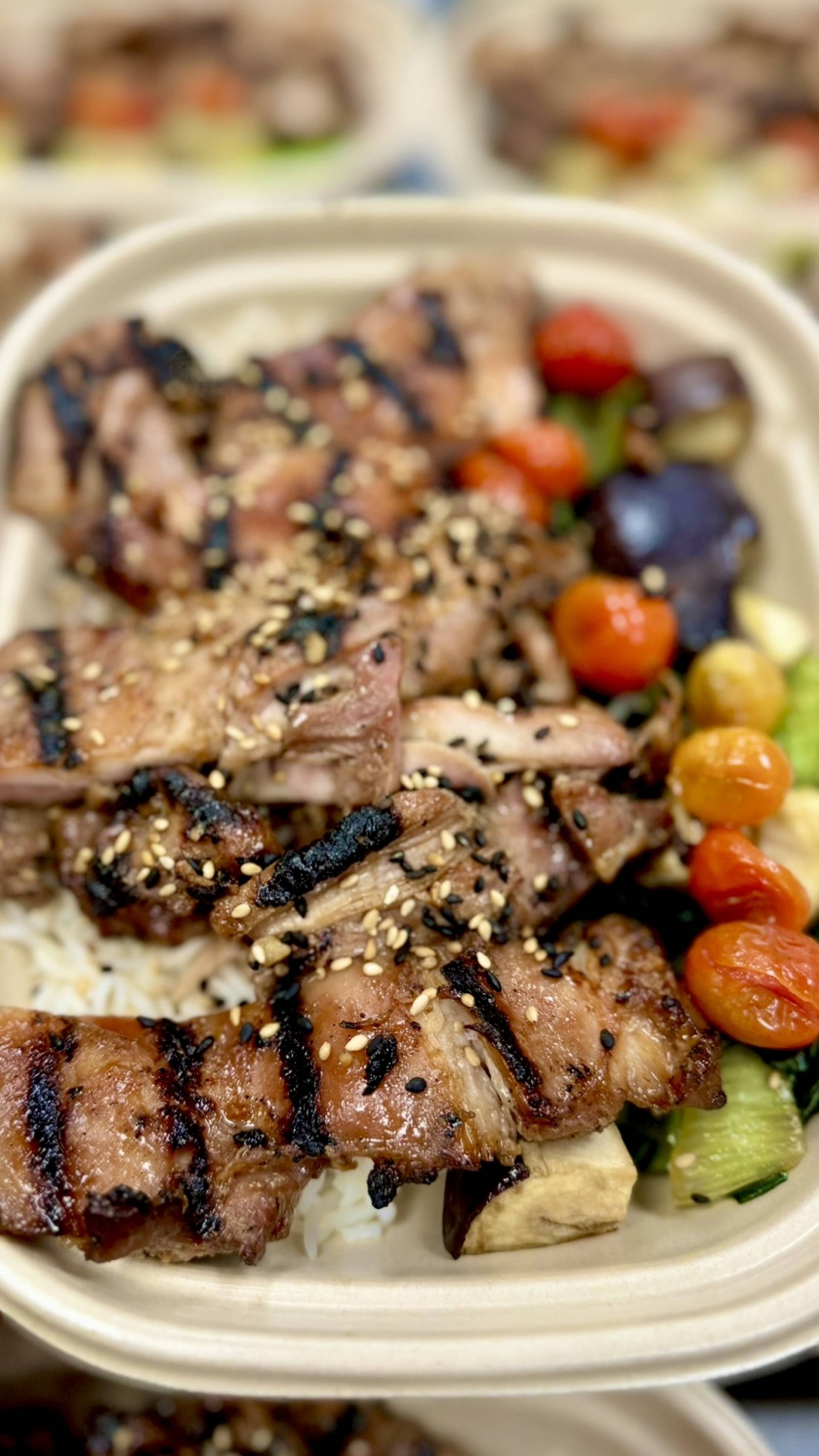 Bell & Evans Grilled Honey Soy Chicken Thigh over Rice with Green Beans (DF/GF) (Has Sesame Seeds)
