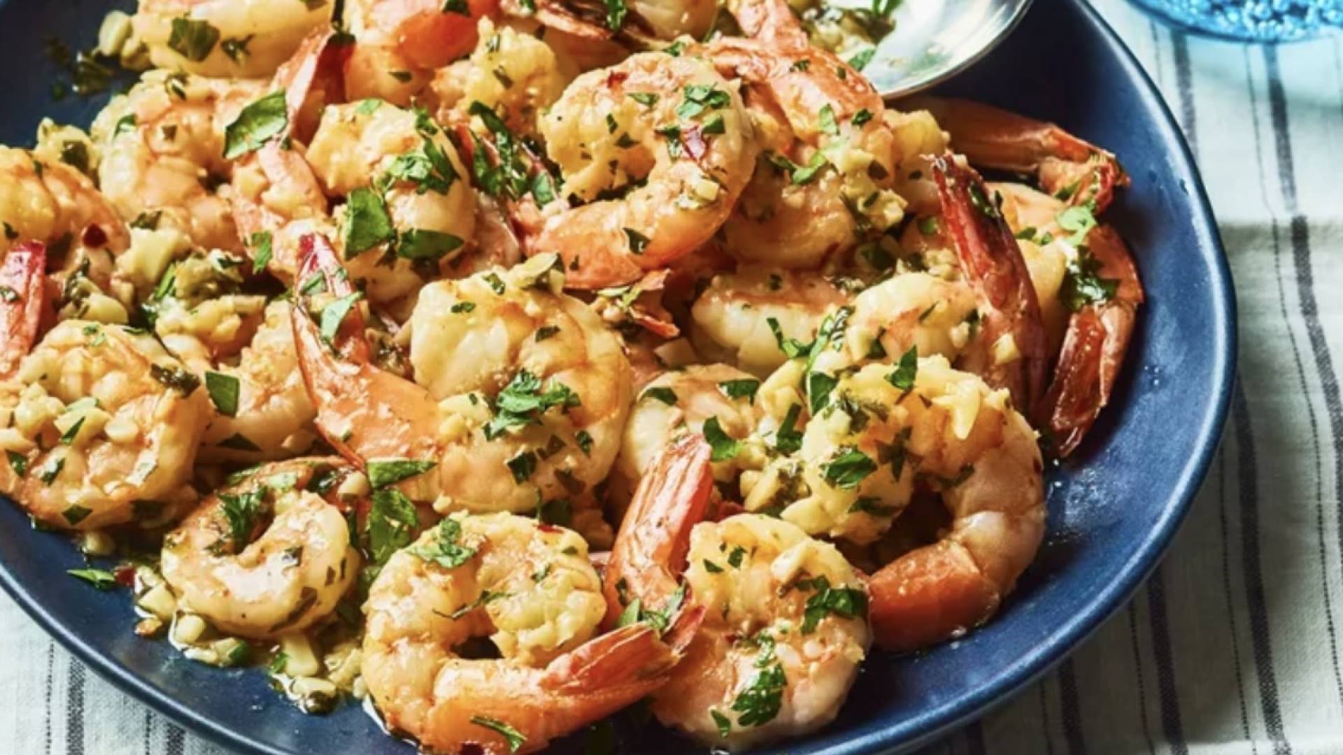 Versaggi Garlic Ghee Shrimp Scampi over Pasta with Peppers, Spinach, Roasted Lemon